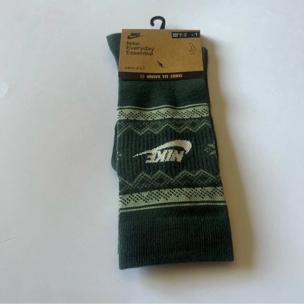 NIKE EVERYDAY ESSENTIAL MOVE TO ZERO DRI-FIT SOCKS GREEN LARGE NWT